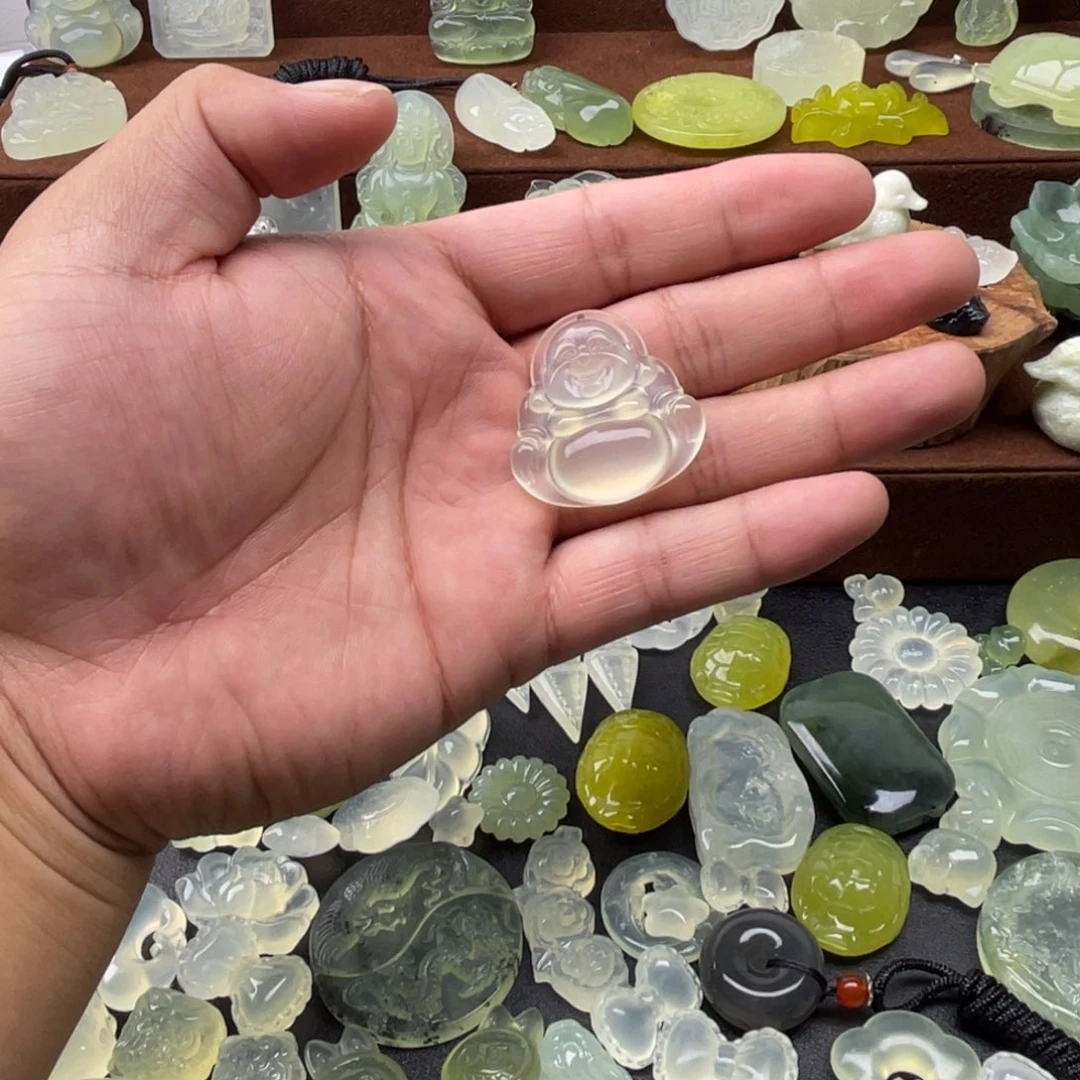 奋***年未镶嵌蛇纹石玉颈饰