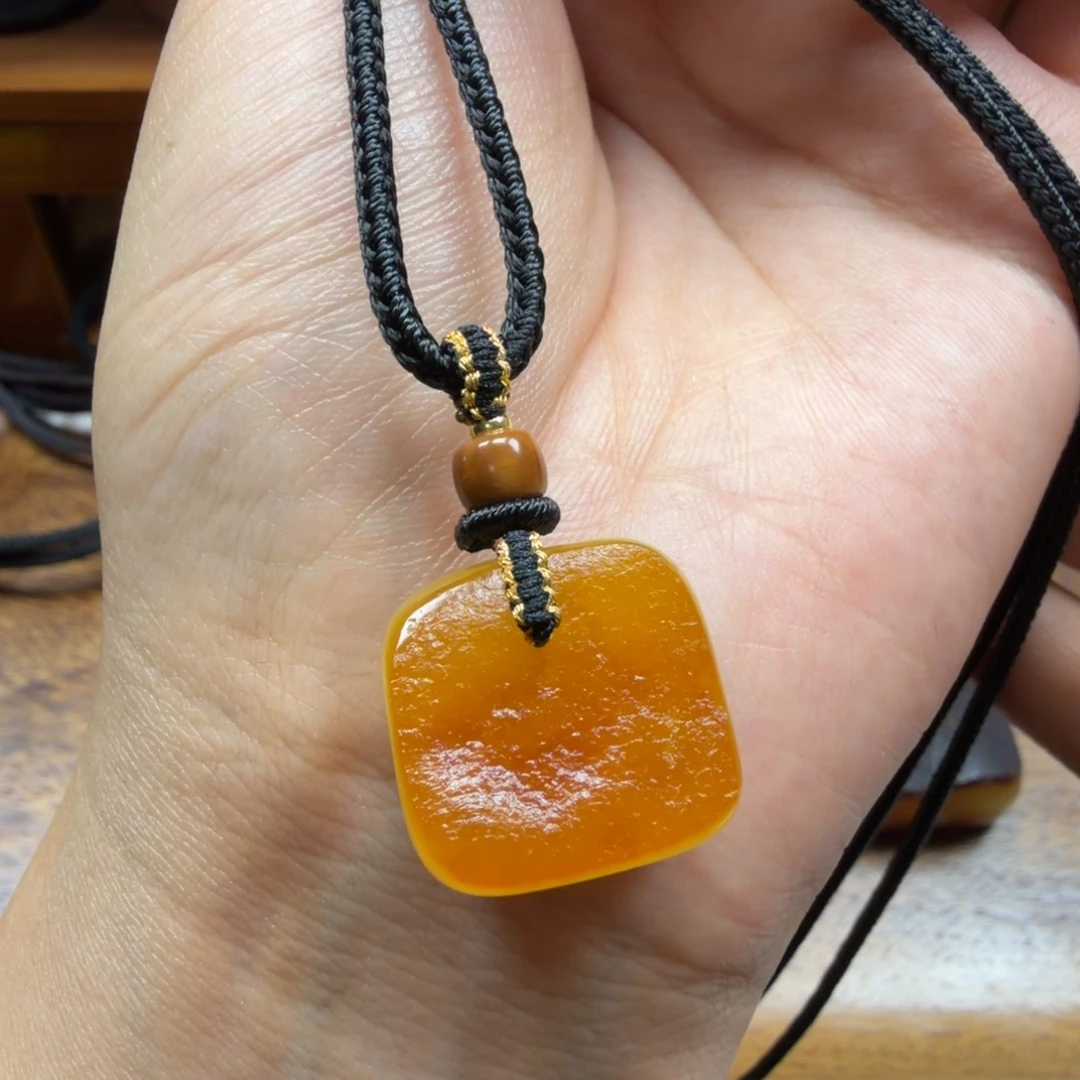 琥珀未镶嵌吊坠(赠链)