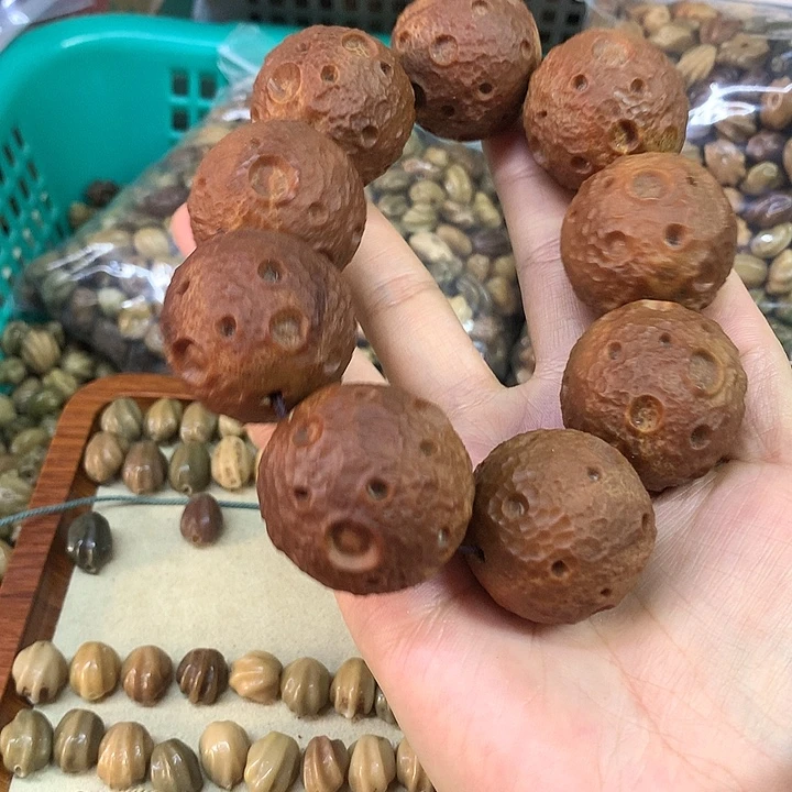 千眼菩提吊坠橄榄核雕刻星球手持