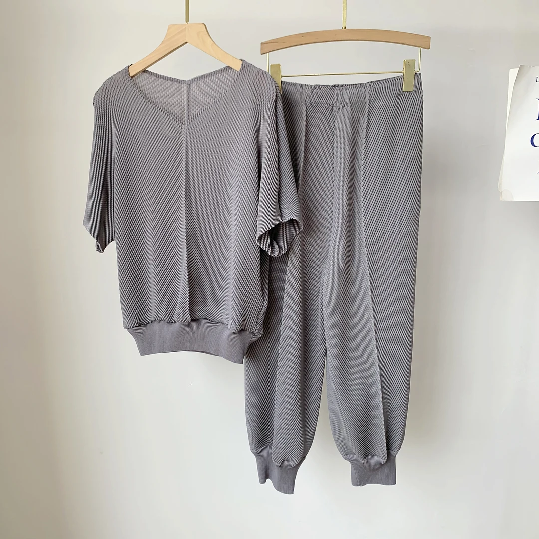 三.宅风高端龙鳞褶皱套装女2025夏季新上衣+裤子舒适休闲时尚百搭