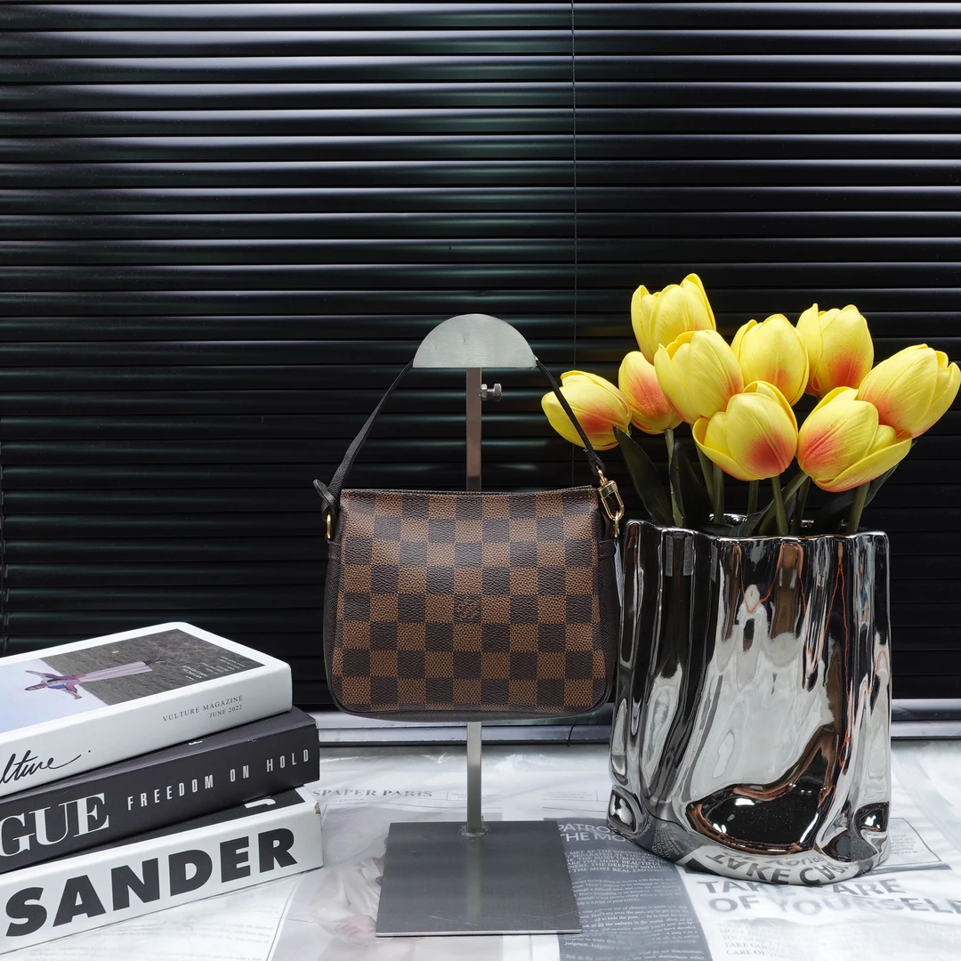 95新 LouisVuitton/路易威登 单肩包/T20266147