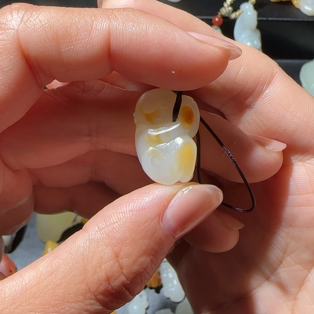 和田玉颈饰未镶嵌习****G