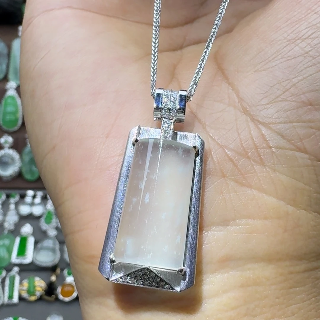 翡翠18K金镶嵌吊坠(赠链)