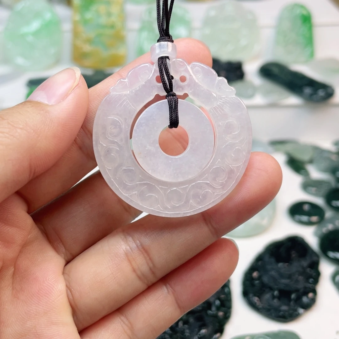 翡翠颈饰未镶嵌平安扣