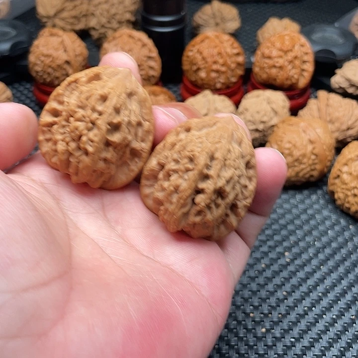 文玩核桃把件虎头
