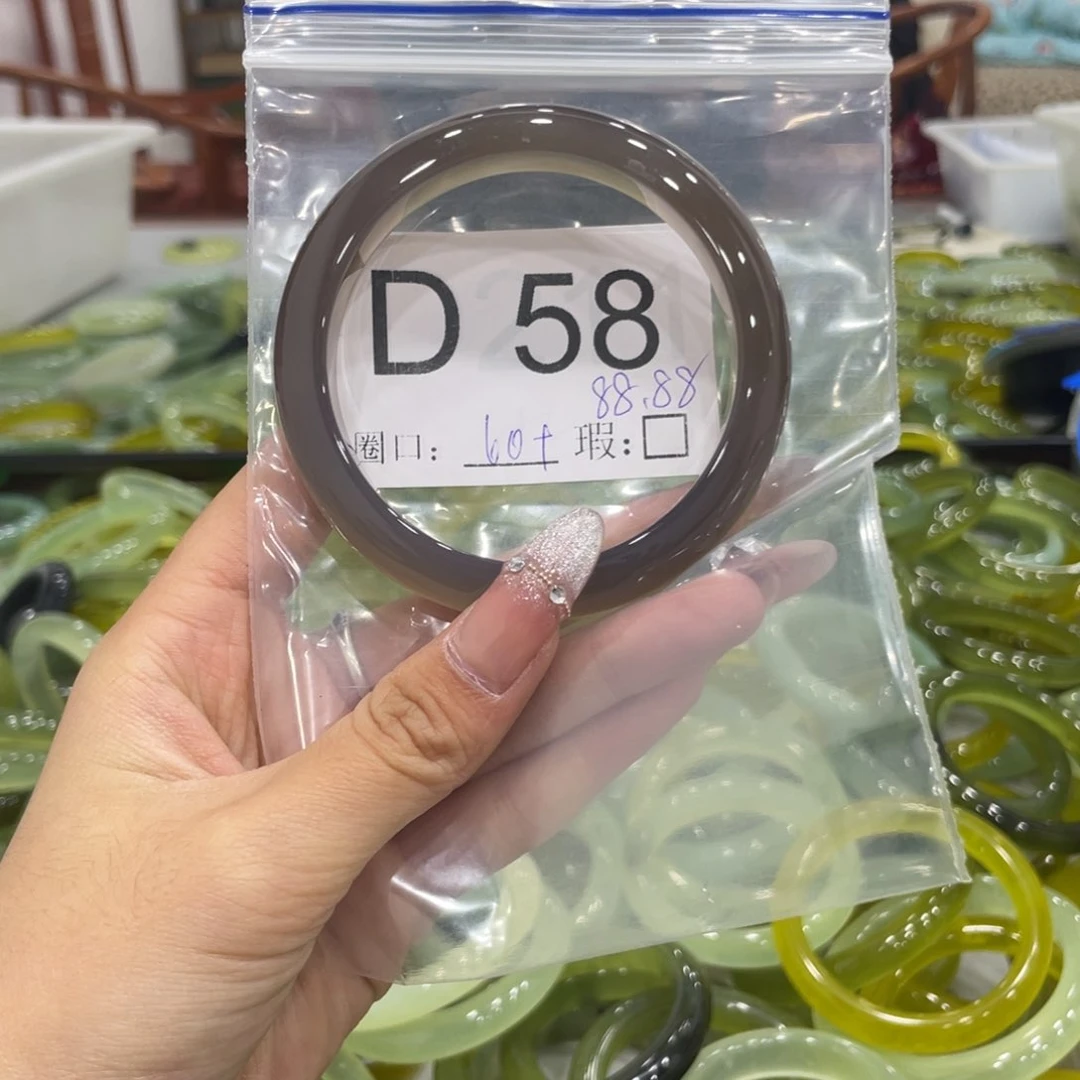 未镶嵌蛇纹石玉颈饰阿**昔