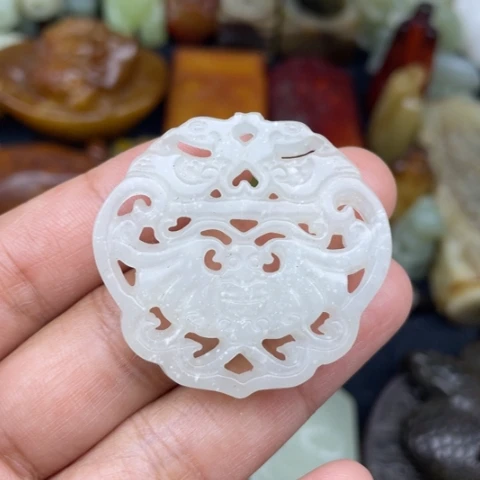 蛇纹石玉未镶嵌颈饰2
