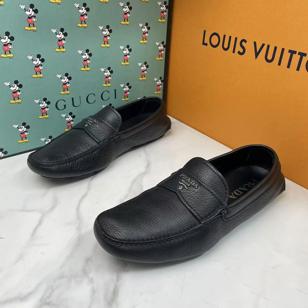 95新 Prada/普拉达 黑色荔枝纹皮革银色logo潮流百搭豆豆鞋/43码