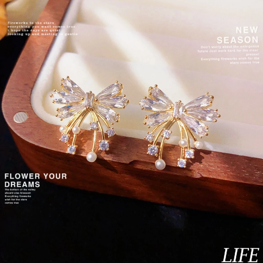 铜合金锆石耳饰 锆石蝴蝶结耳钉女精致时尚轻奢高级感超闪耳饰