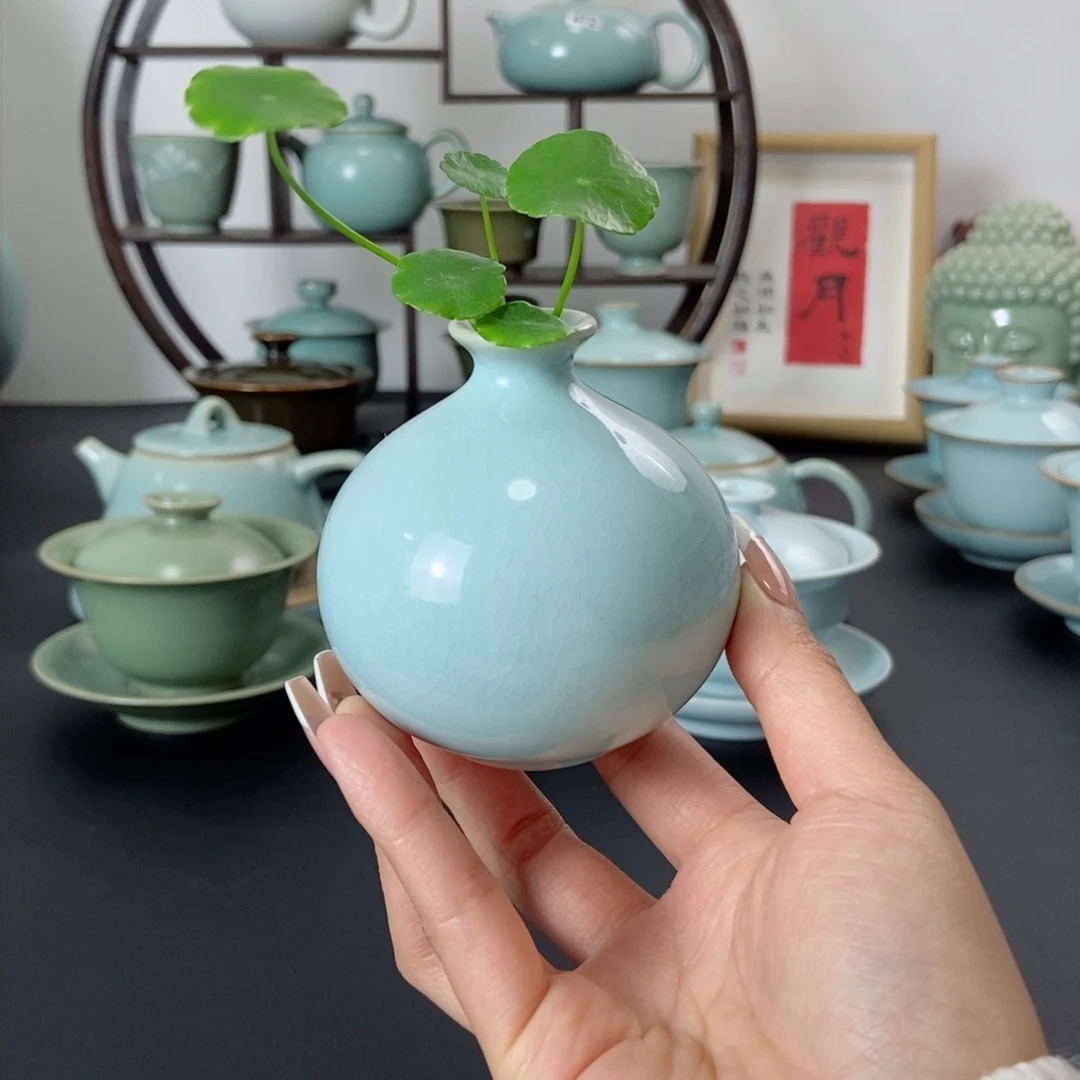 一级品天青釉石榴瓶