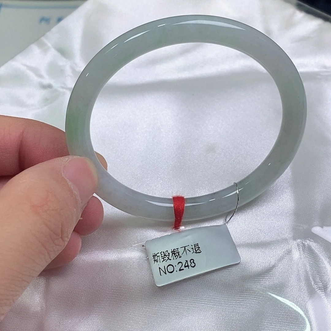 翡翠未镶嵌手镯（贵妃镯）
