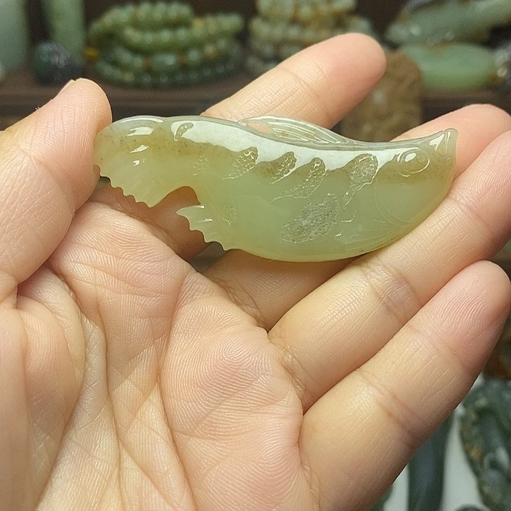 叔***哥颈饰未镶嵌岫岩老玉（透闪石质玉）