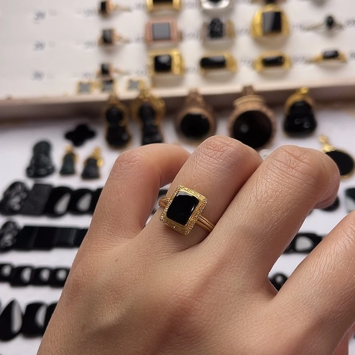 翡翠18K金镶嵌戒指翡翠