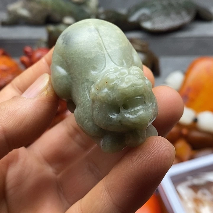 未镶嵌蛇纹石玉颈饰