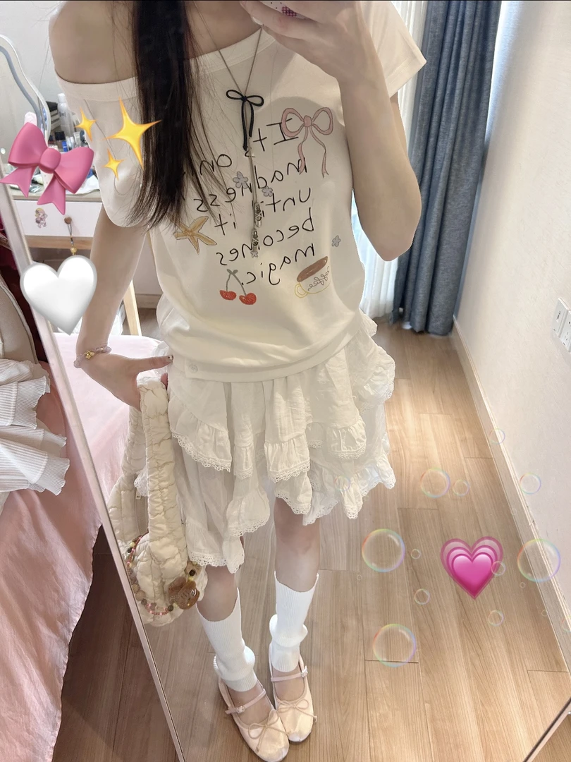 洲洲欧尼 白色斜肩露肩印花短袖