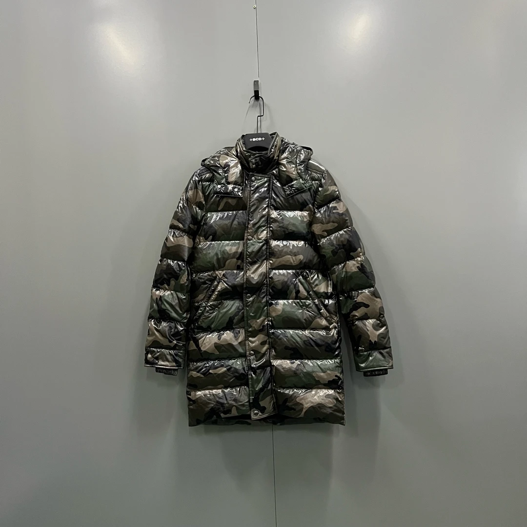 99新 Valentino/华伦天奴 jp 迷彩羽绒服 46码 102710