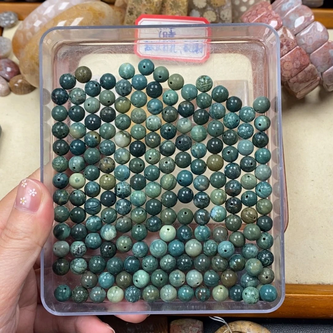 …***…硅化玉未镶嵌颈饰