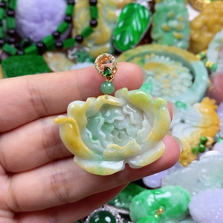 翡翠未镶嵌吊坠(赠链)
