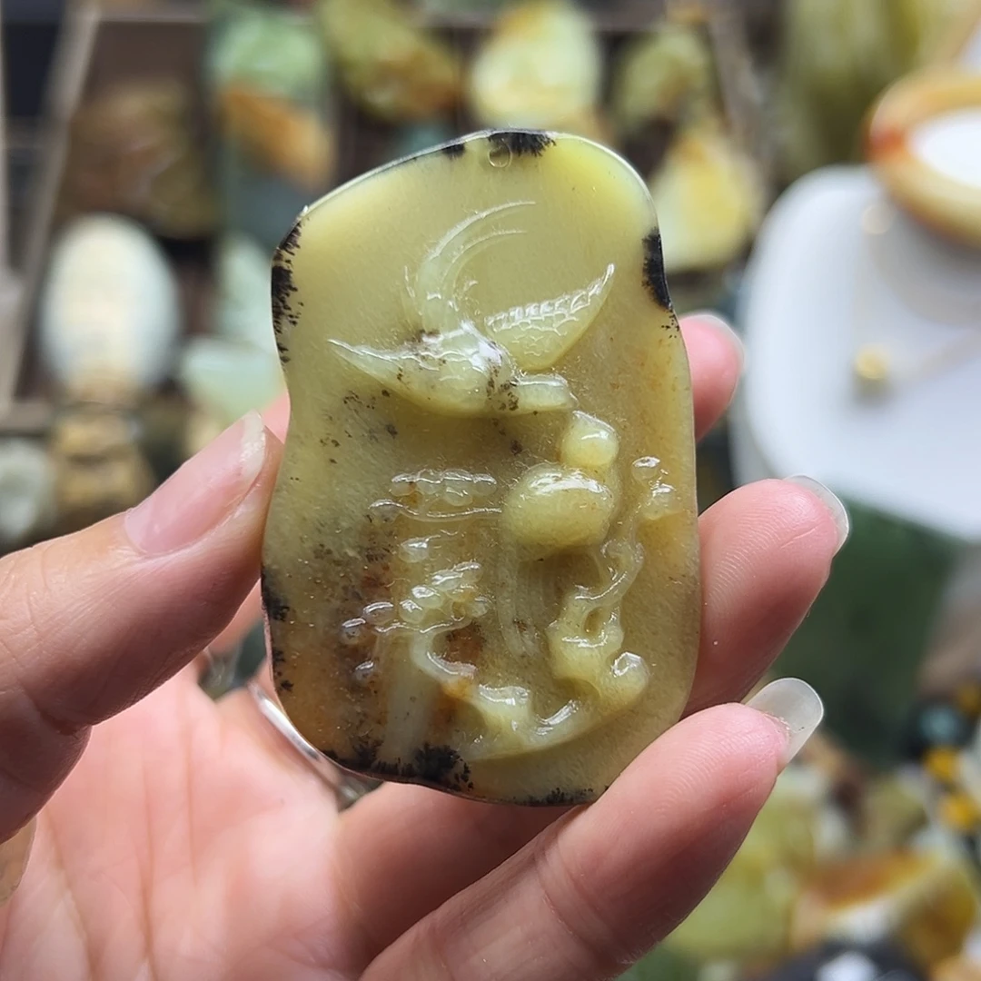 未镶嵌岫玉颈饰辽阳水草喜鹊有点没光好