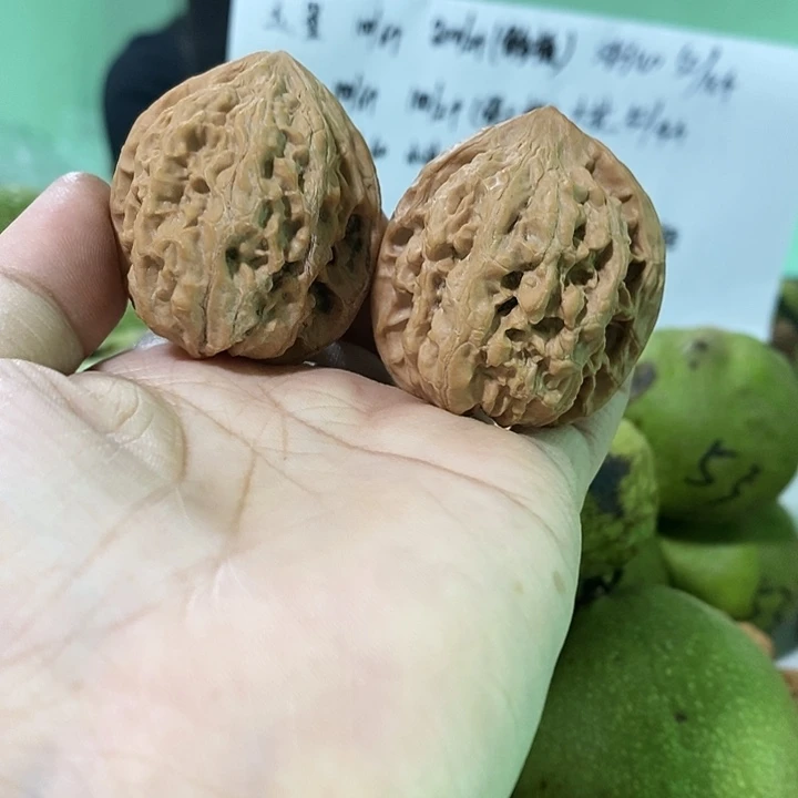 文玩核桃吊坠牡丹纹37+