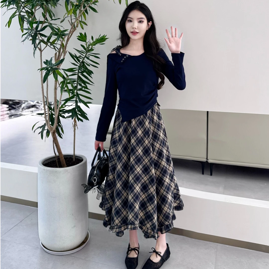 诗雁早秋新款时尚设计感小众绑带露肩长袖T恤+高腰格子半身裙套装