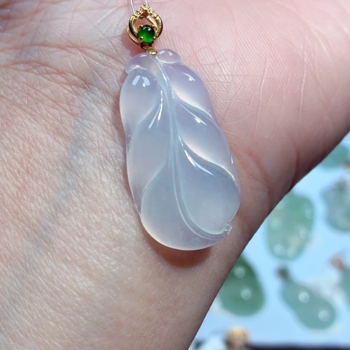 颈饰18K金镶嵌翡翠叶子