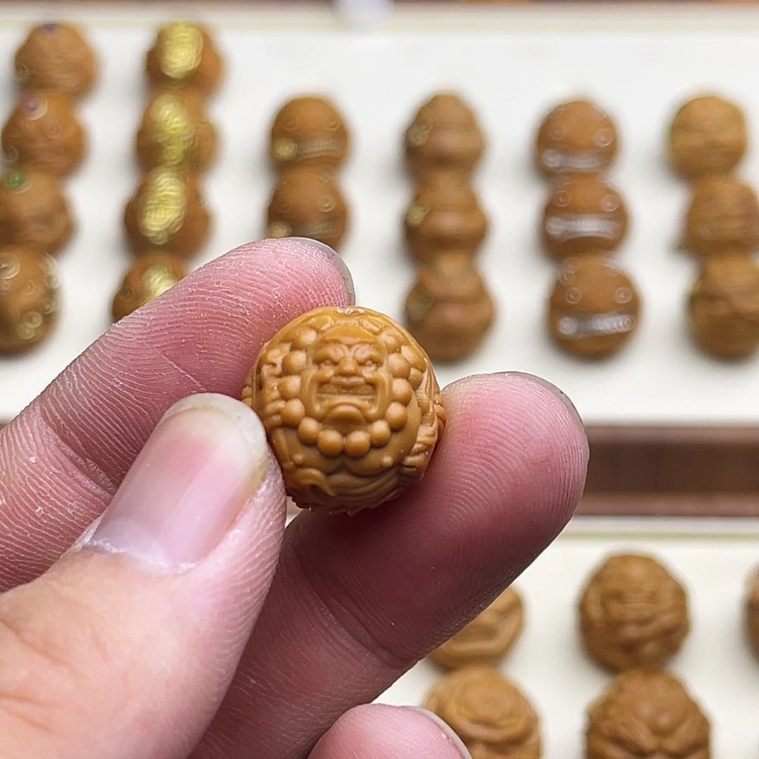 猴头核桃吊坠抓财僧王17