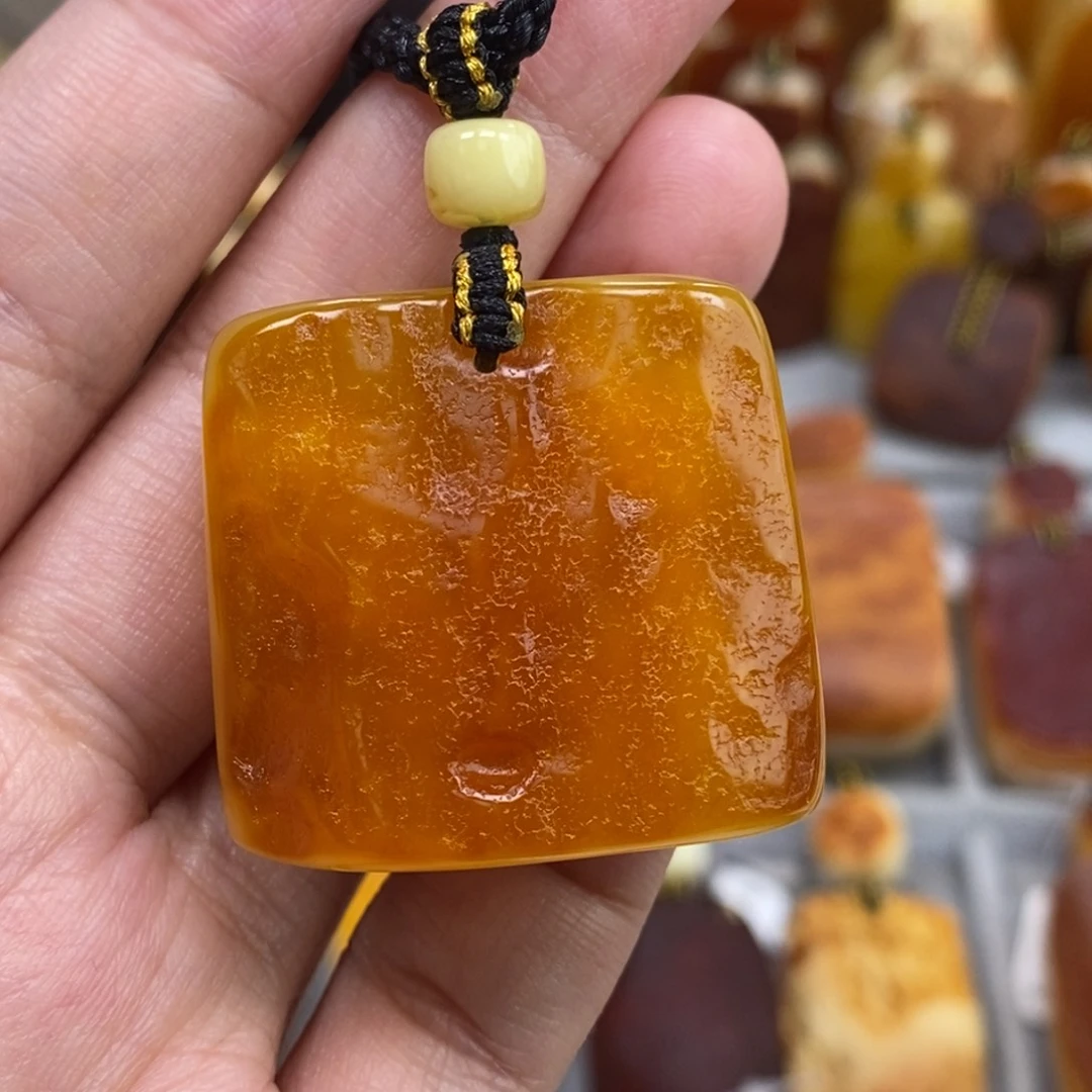 蜜蜡未镶嵌珠宝奇石