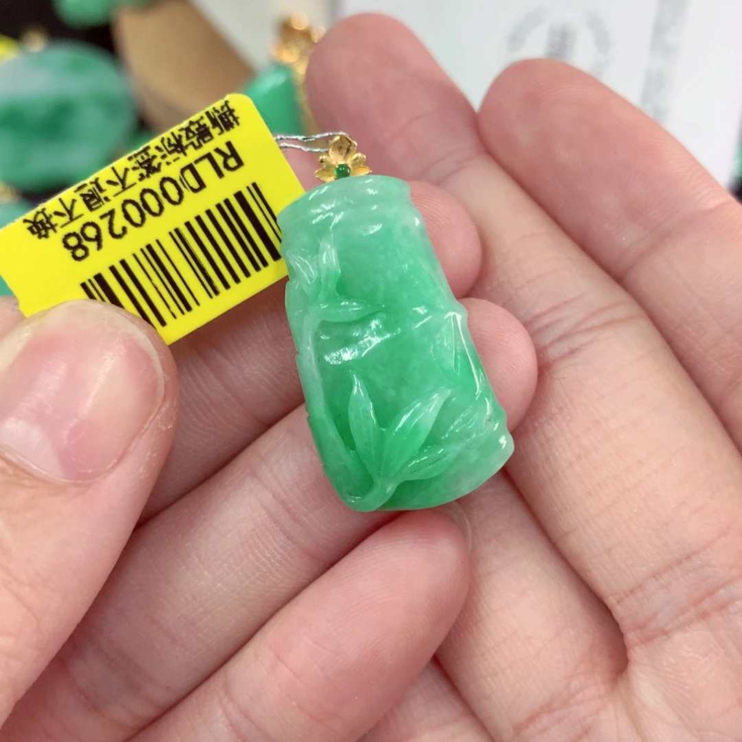 颈饰18K金镶嵌翡翠