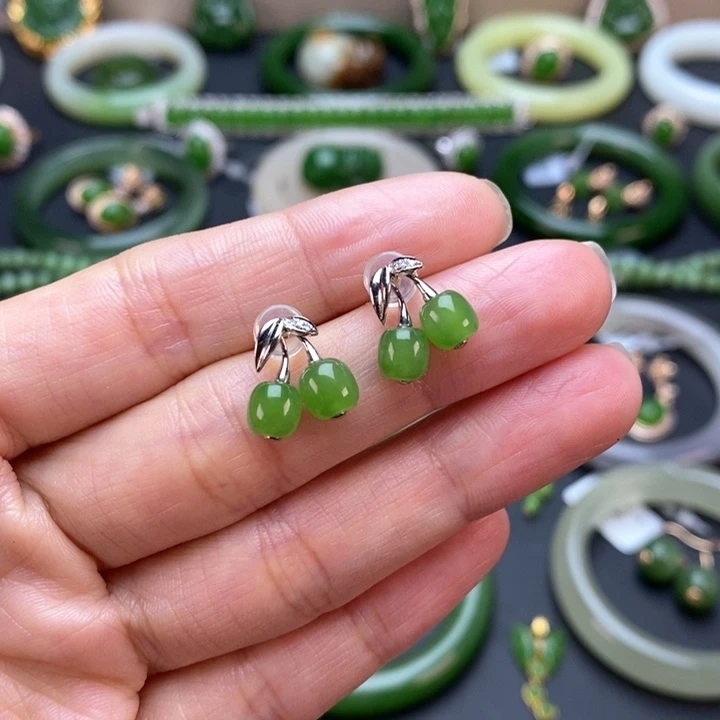 18K金镶嵌和田玉耳饰