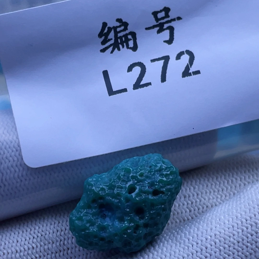 绿松石未镶嵌天然原矿绿松石雕件