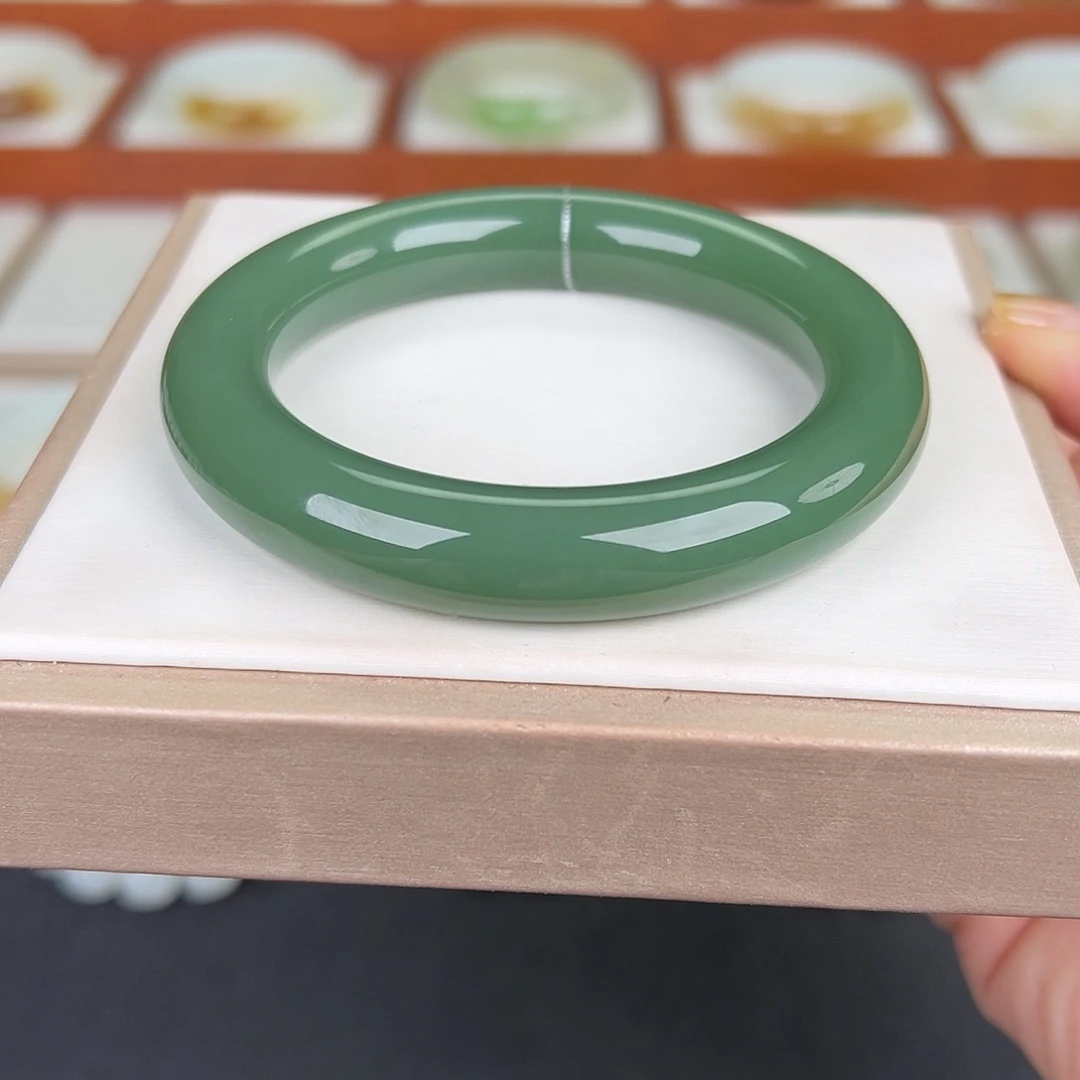 和田玉未镶嵌手镯和田玉粉绿手镯