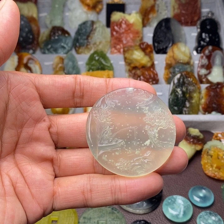 蛇纹石玉未镶嵌颈饰神*