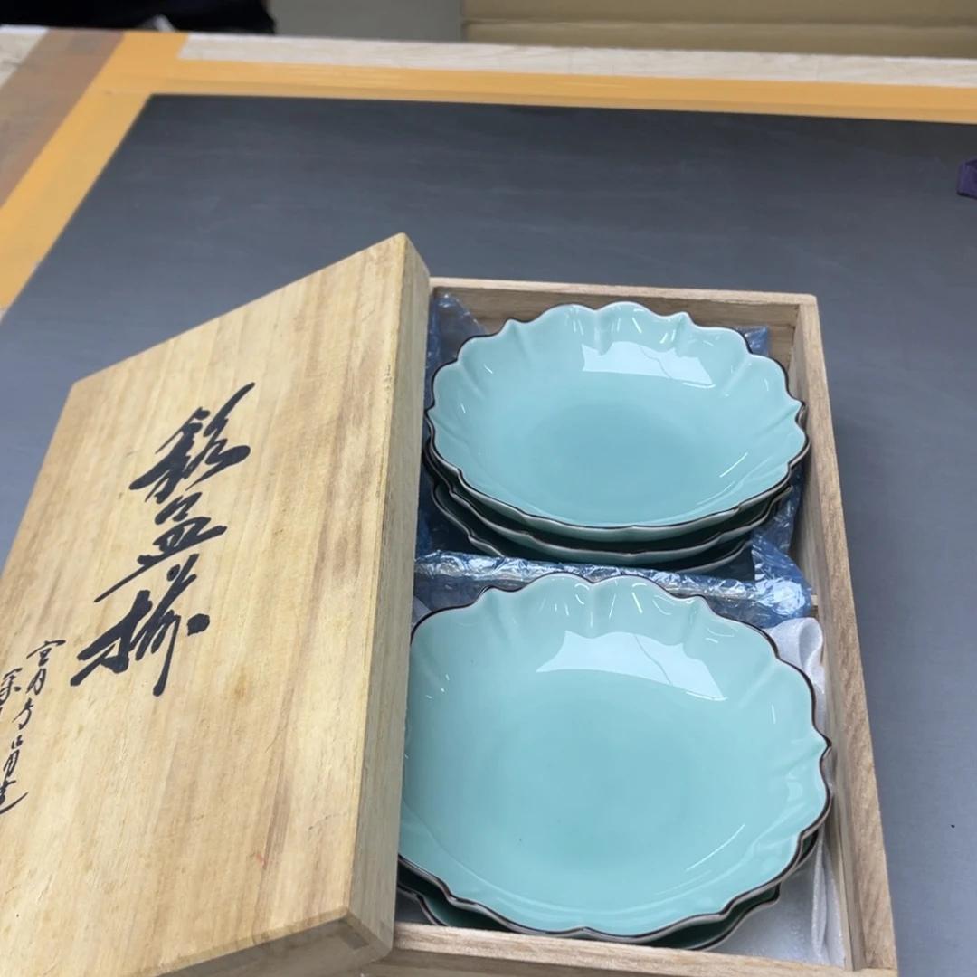 瓷片莽****吗密密麻麻地铺在了