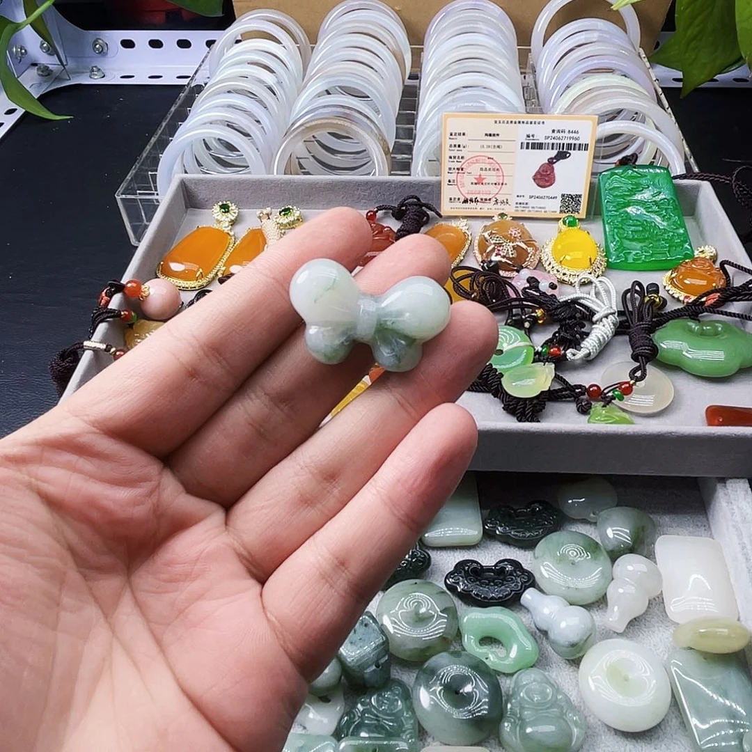 非金属时尚经典美人吊坠