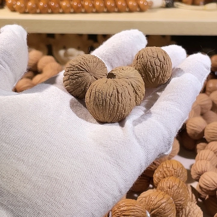 雪***饼猴头核桃手串野生闷墩树皮纹