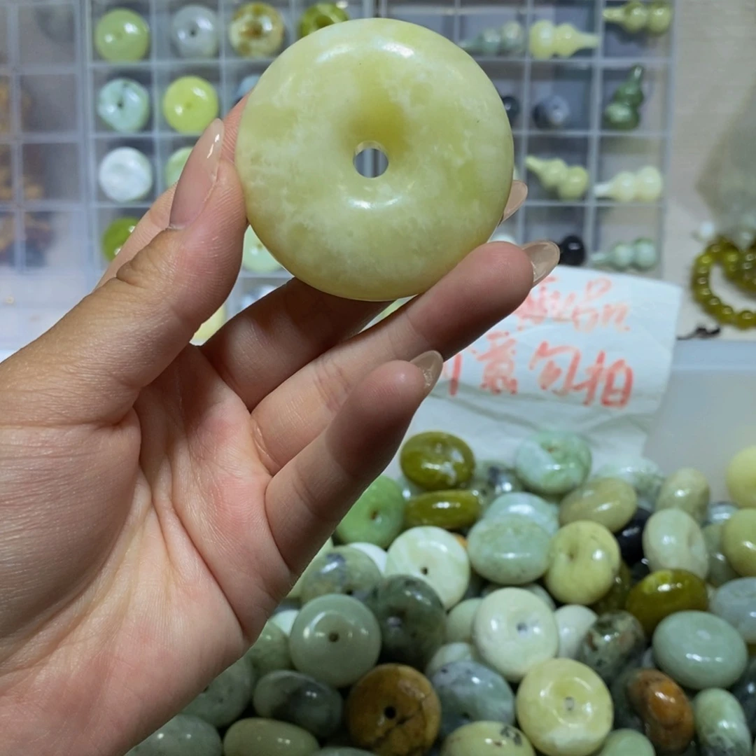 蛇纹石玉未镶嵌颈饰114