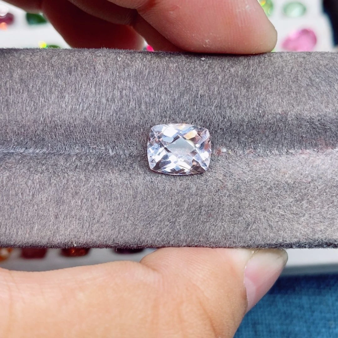 绿柱石（摩根石）裸石未镶嵌摩根石3.05克拉