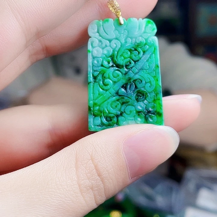 翡翠18K金镶嵌颈饰多样性