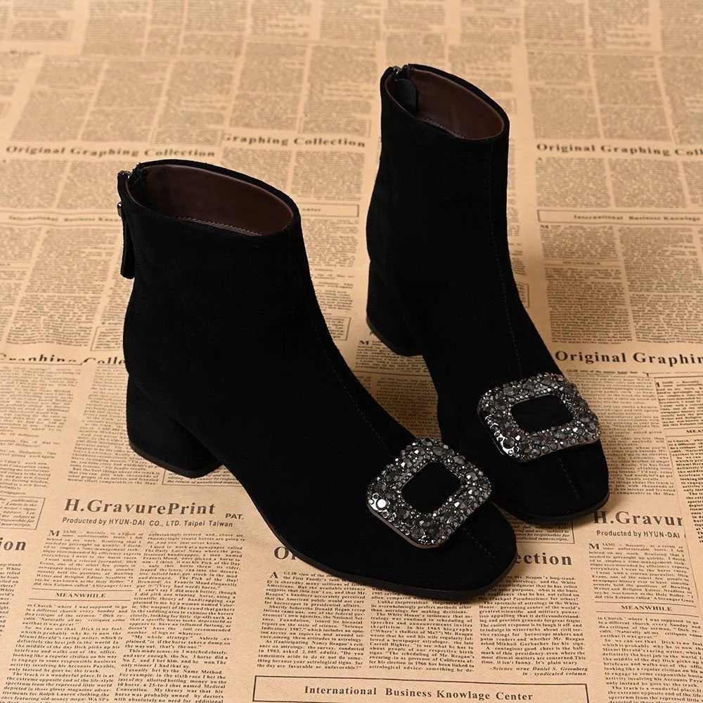 2025秋冬新款磨砂洋气小短靴女款粗跟女靴子瘦瘦靴软皮绒面时装靴