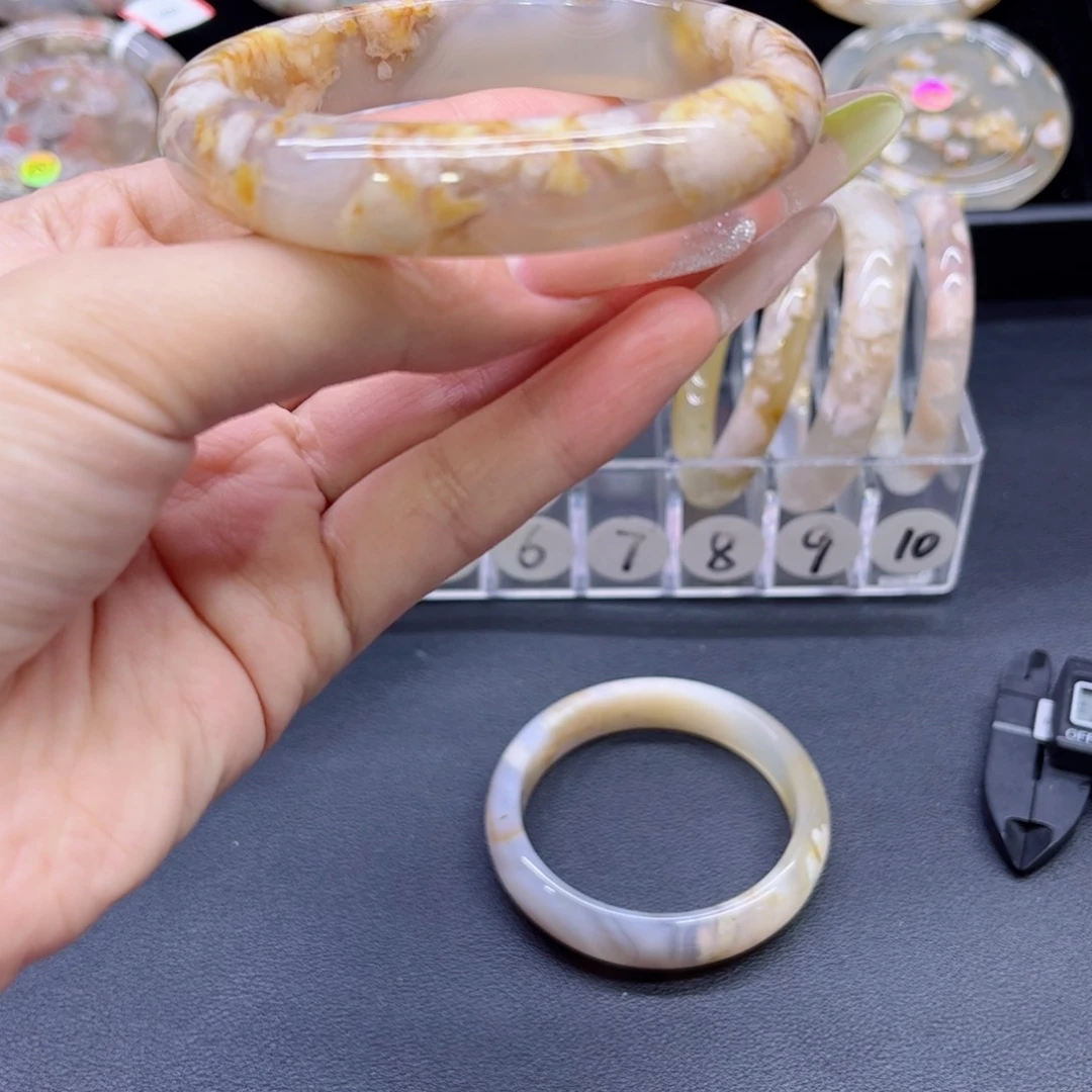 玛瑙/玉髓手镯未镶嵌62