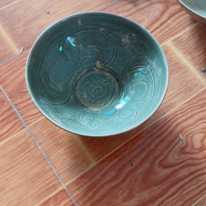 神***出紫砂无款式青釉文饰的一个碗