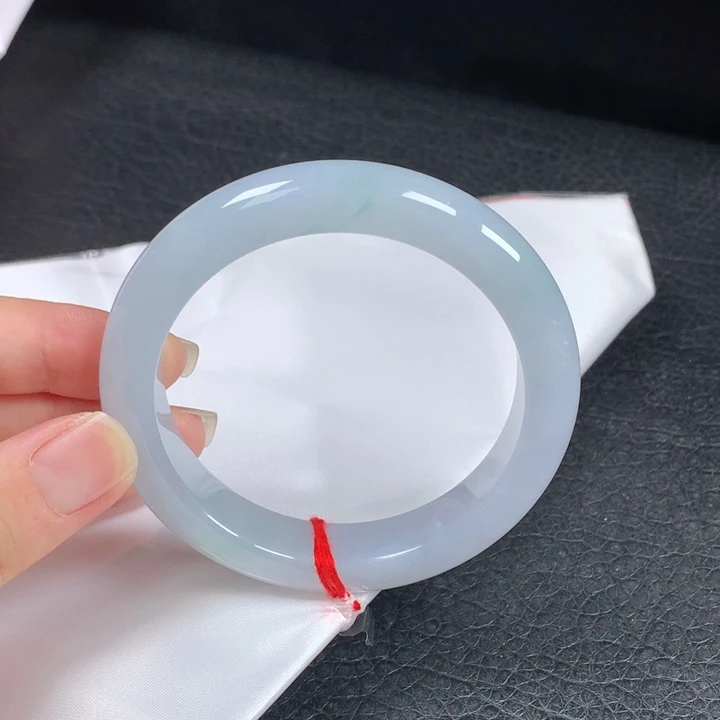 翡翠未镶嵌手镯。。