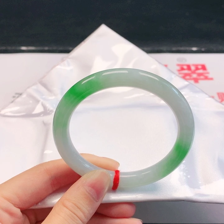 翡翠手镯未镶嵌l**i翡翠手镯53圆