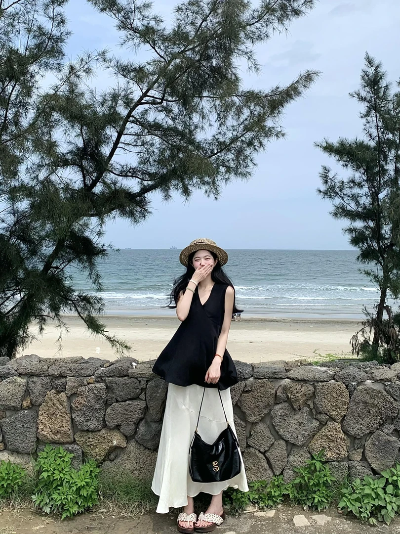 夏季新款高级感气质黑色V领气质无袖上衣高腰显瘦半身裙两件套女