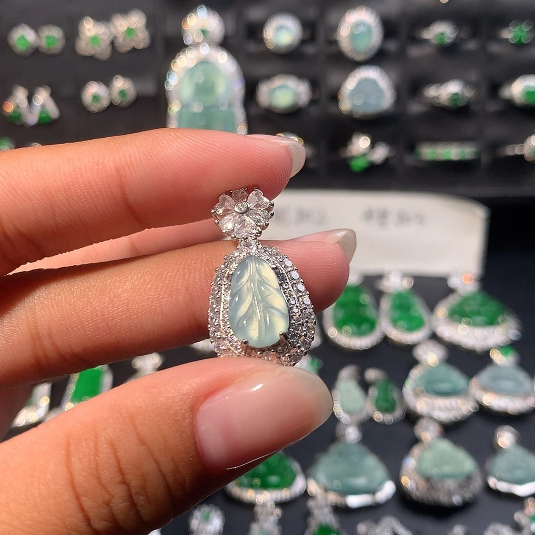 翡翠未镶嵌颈饰叶子