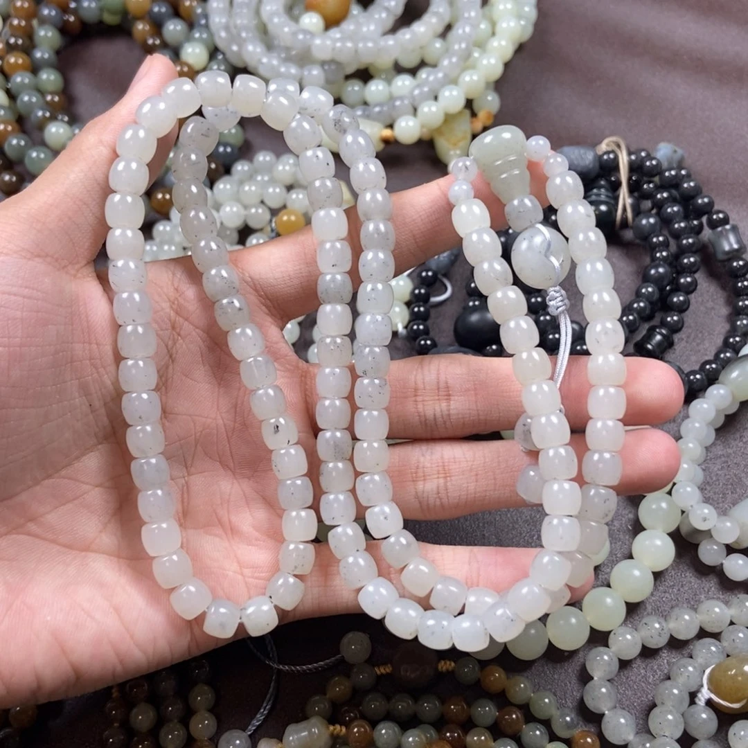 伊***姐和田玉未镶嵌把件