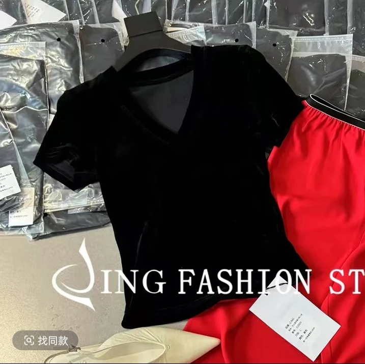 JING2025夏季新款CJ2025轻奢V领短袖T恤女装百搭潮流上衣时尚