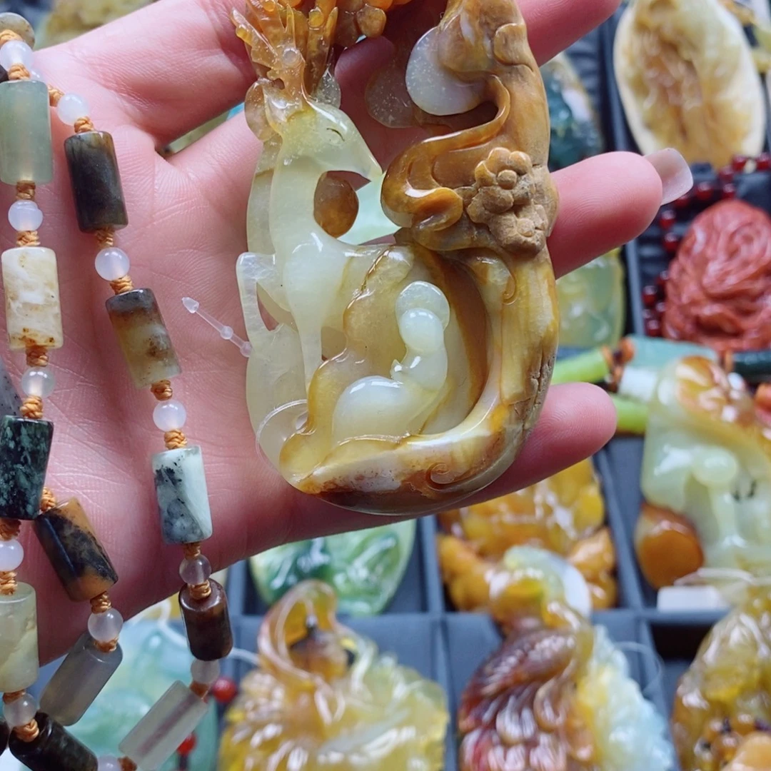 蛇纹石玉未镶嵌颈饰