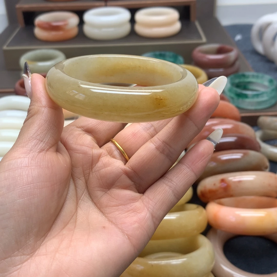 石英质玉未镶嵌手镯